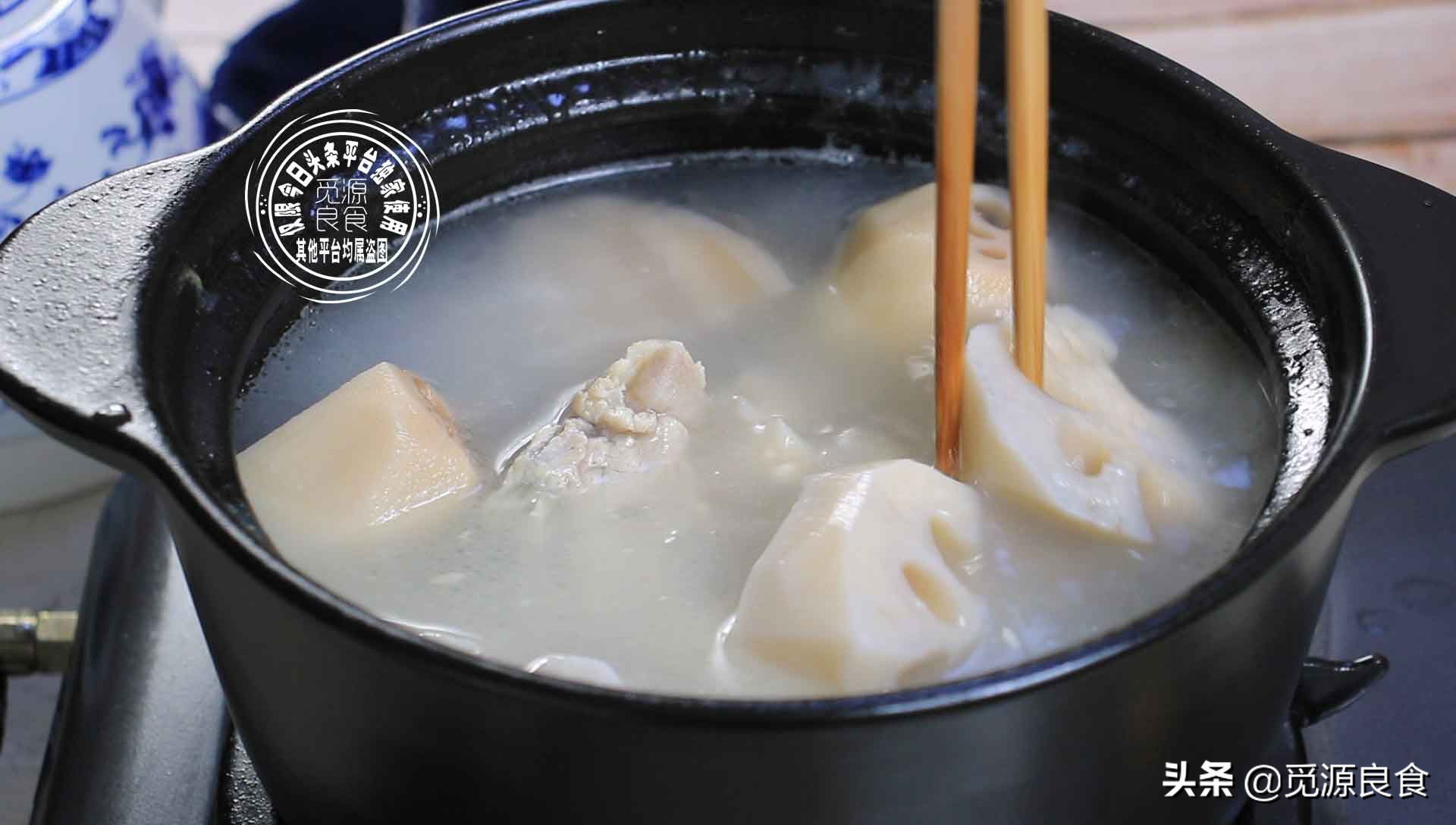 入秋後最適合煲蓮藕排骨湯！但是吃了30年蓮藕才知道，七孔和九孔的區別，別買錯了
