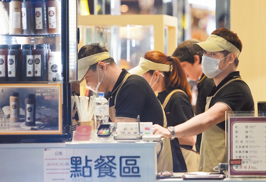 女兒暑假打工！店家強調「這是正職的薪水」：最後只給1萬6　家長一看算式傻住「把年輕人當盤子」