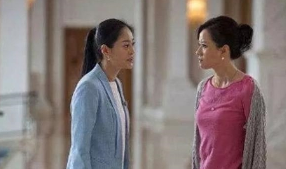 吃住不給錢！小姑賴在哥嫂家「3年不走」　出嫁當天「手機狂震動」大嫂低頭哭了...