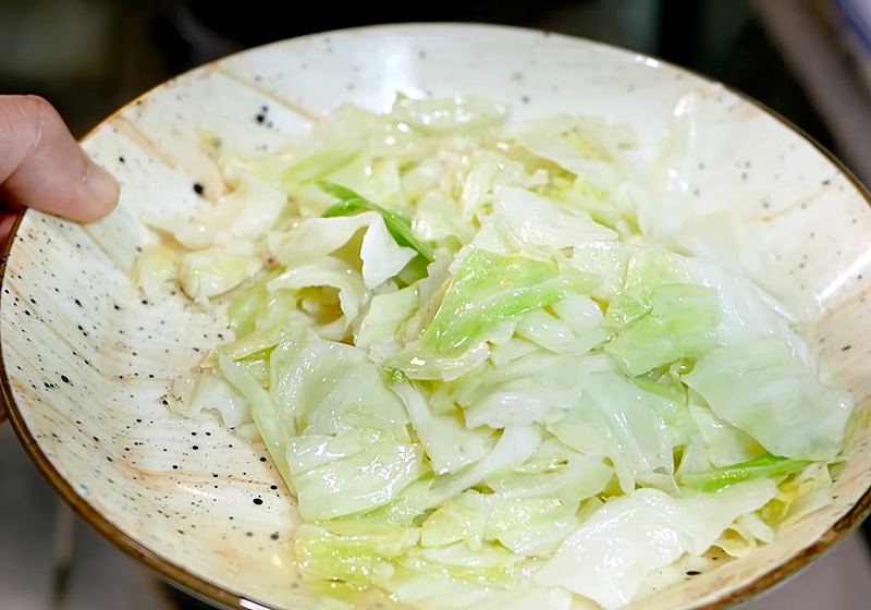 高麗菜怎麼炒才好吃？網友大推「不軟爛烹調技巧」媲美快炒店　清脆甘甜「油跟溫度是重點」