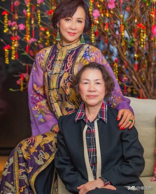 背後最重要的人！劉嘉玲母陪女兒圓夢「吃便當共住房間」　對「小倆口不生子」從介意到放下：相聚就是福