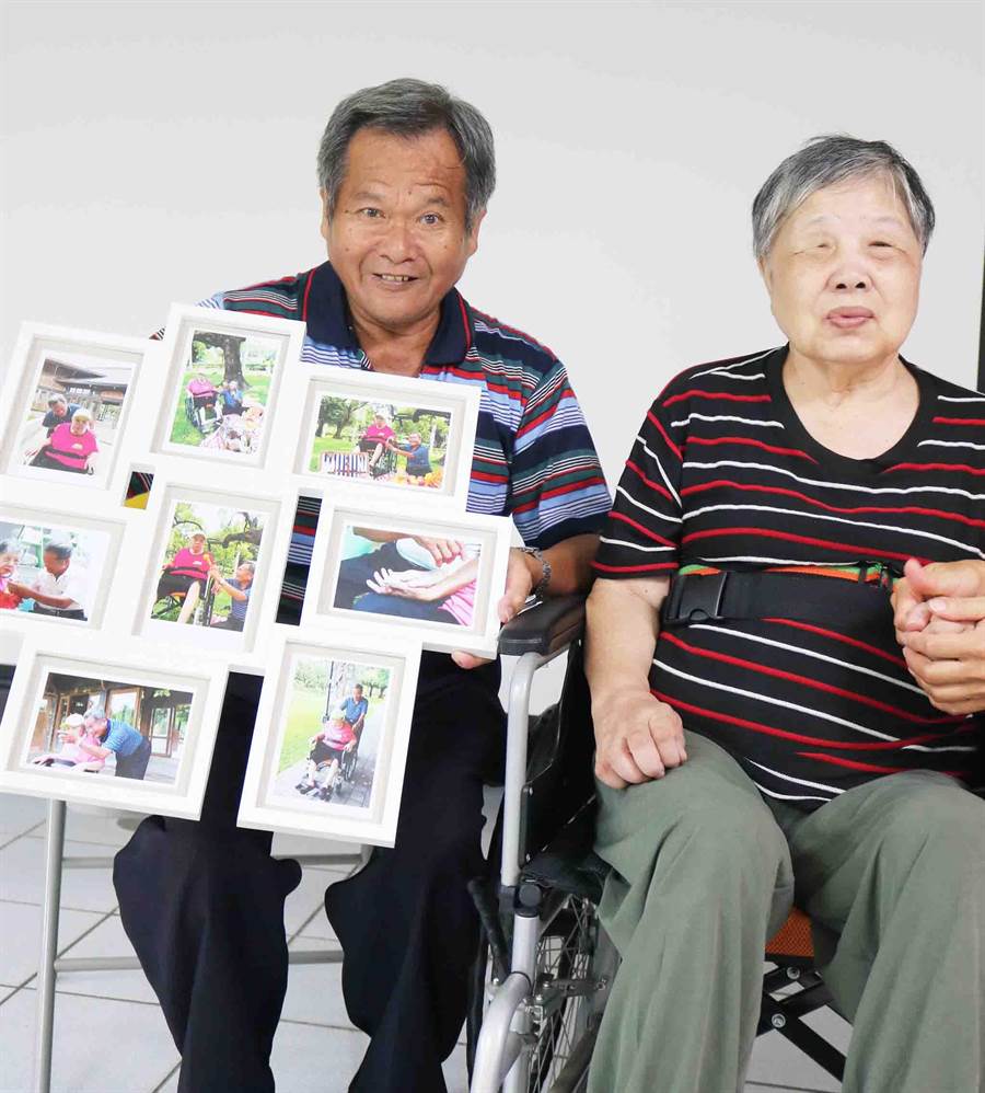 日擺攤9小時養病妻！6旬阿公「隔46年重遊初戀地」甜笑：會永遠愛她　「拿電扇怕妻熱」擠小平房仍幸福