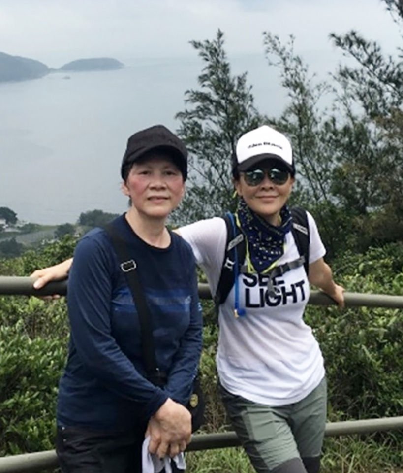 背後最重要的人！劉嘉玲母陪女兒圓夢「吃便當共住房間」　對「小倆口不生子」從介意到放下：相聚就是福