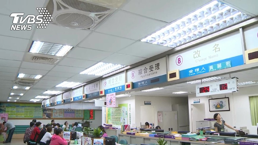 幫兒子取名萣！桃園戶政所冷喊「字典找不到名字」：別在這邊辦　他氣PO網「承辦人委屈說話了」