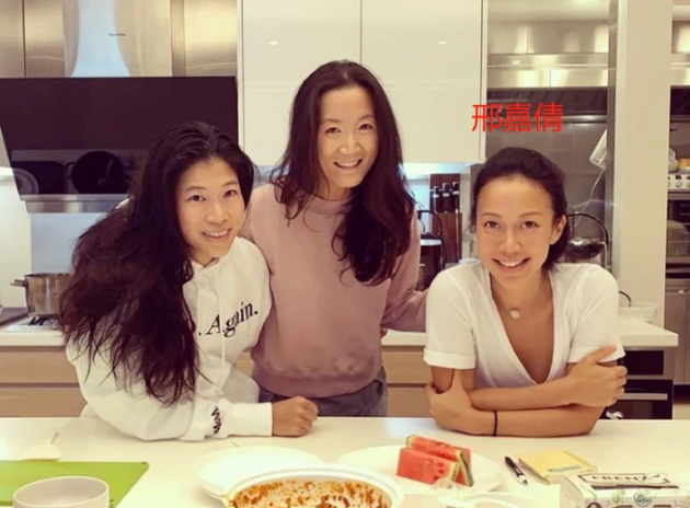 林青霞繼女公開表白：「她是世界上最棒後母」！從非常排斥到「把她當親媽」曝繼母最暖舉動