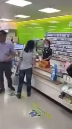 又來奧客！大媽在超商氣喊「妳要不要跟我道歉」　工讀妹忙到慌「鞠躬道歉3次」網嘆：全台最累職業