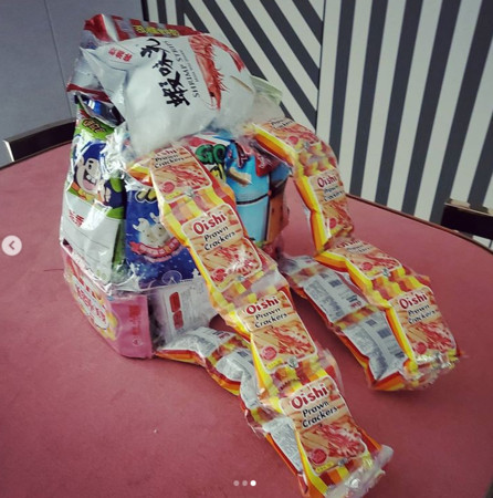 天后好應景！蔡依林巧手「親自製作普渡包」霸氣揹身上　粉絲大笑「太接地氣啦」：可以跟妳買嗎