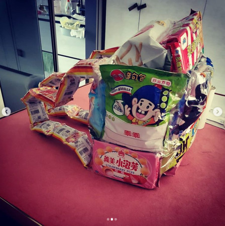 天后好應景！蔡依林巧手「親自製作普渡包」霸氣揹身上　粉絲大笑「太接地氣啦」：可以跟妳買嗎