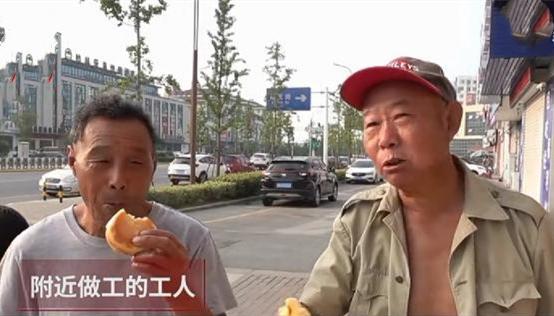 店主真敢！為避免浪費將「隔夜麵包免費送」遭批 ：寧願扔掉也不能送　顧客反讚「好吃又暖心」