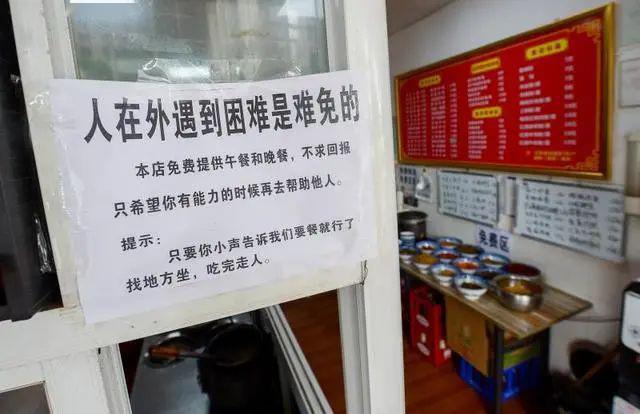店主真敢！為避免浪費將「隔夜麵包免費送」遭批 ：寧願扔掉也不能送　顧客反讚「好吃又暖心」