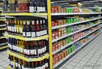 母親帶孩子逛超商！拿「空瓶結賬」被要求10倍賠償　母親堅持絕不退步：「我們顧客是你們的上帝」