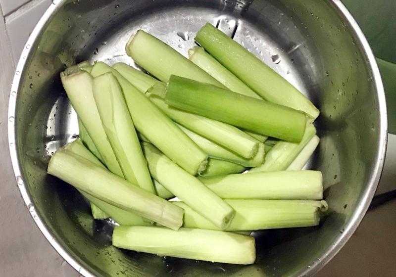 有錢還吃不到！好市多玉米筍「驚見灰白色腫包」想退貨　網友曝「比松露還高級」讚翻：口感更特殊　
