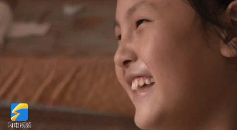 童年提早結束！父意外動彈不得「8歲女兒扛整個家」洗衣煮飯樣樣會　「見證爸爸再站起來」感動到哭