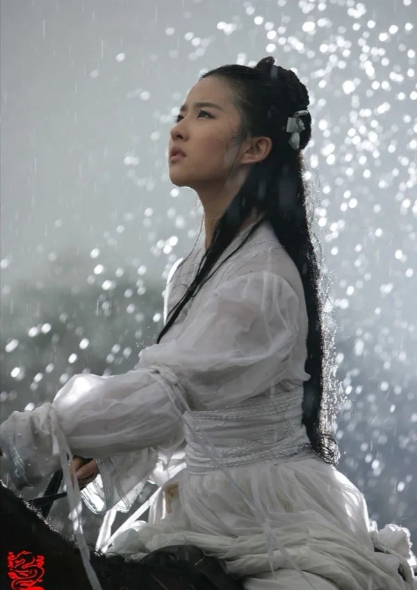 連毛孔都清晰可見！劉亦菲零濾鏡「未修懟臉」照曝光：高清鏡頭下「皮膚狀態超真實」     顏值如何一看便知