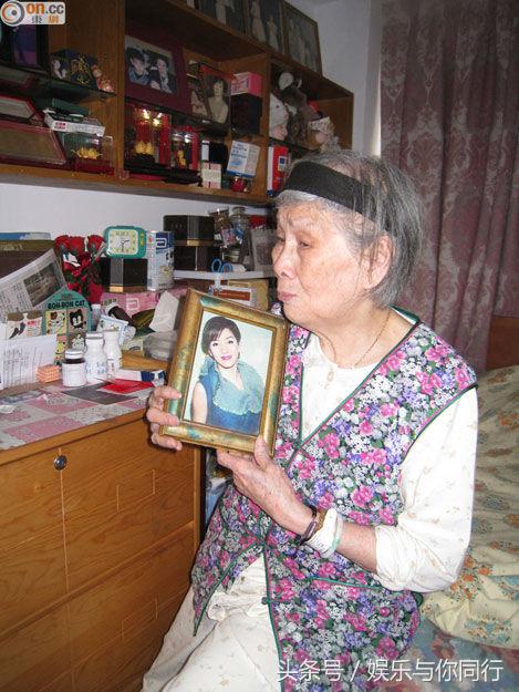 街頭撿爛菜吃！梅豔芳母親破產後哭訴「每月46萬不夠用」　網友扒出真相「根本沒人同情」：她自己的問題