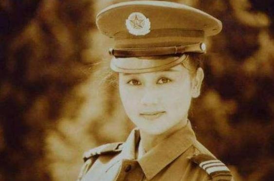 26年前一見鍾情！徐錦江「向過路女兵求婚」被罵神經病　半年後第3次見面「結為夫妻」愛情故事如小説