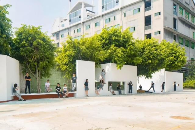 美得像幅畫！她揪5友同住「大改453坪廢棄空間」　獨立6房互相連接「整棟樓如立體村莊」拋下隱私卻幸福