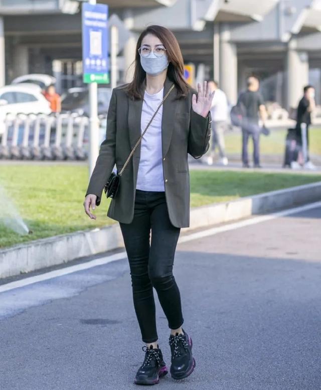 謝霆鋒背後的女人！百貨櫃姐轉行「一手捧紅他」旗下藝人都爆紅　「私下是平凡媽媽」女兒是最大安慰