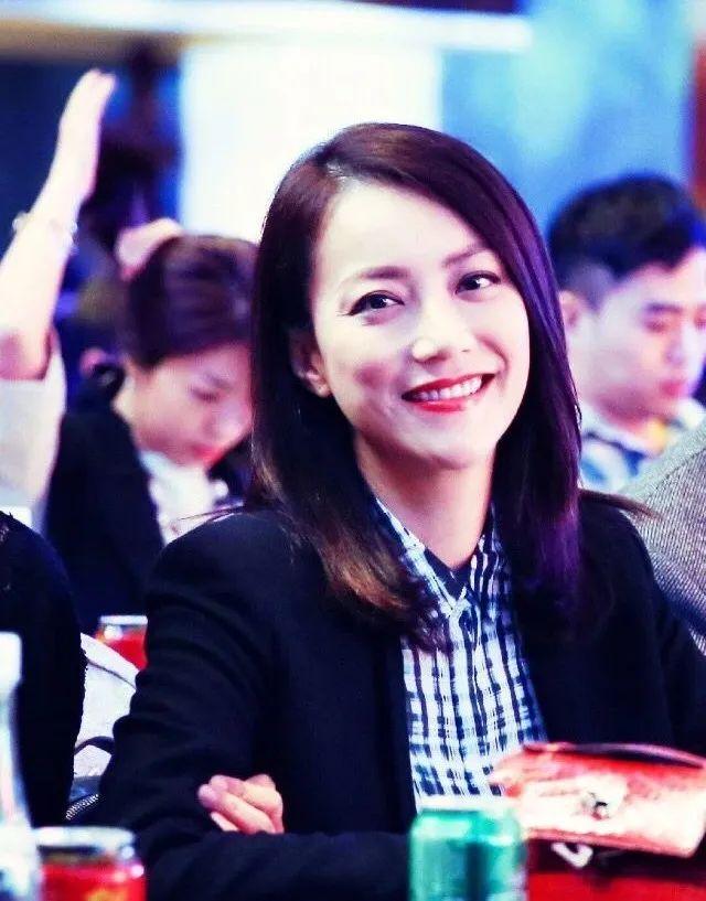 謝霆鋒背後的女人！百貨櫃姐轉行「一手捧紅他」旗下藝人都爆紅　「私下是平凡媽媽」女兒是最大安慰