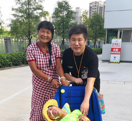 獨養癱兒20年！單親媽「為子推輪椅環島」每滴汗都是愛　謝胡瓜支持「曝唯一心願」所有人都哭了