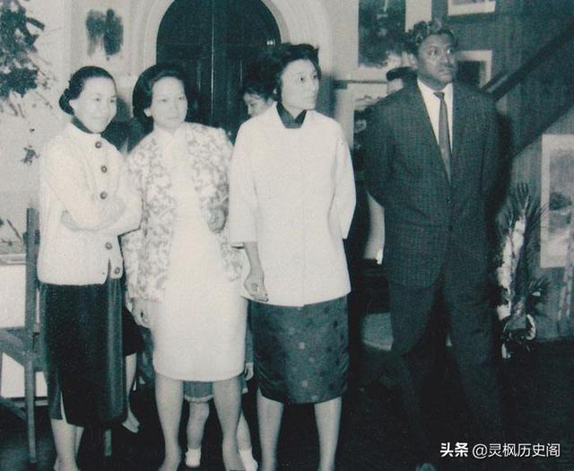 揚名天下！丈夫離去致力作畫「遭婆婆反對」　毅然出走「一人養8孩子」兒女全成社會菁英