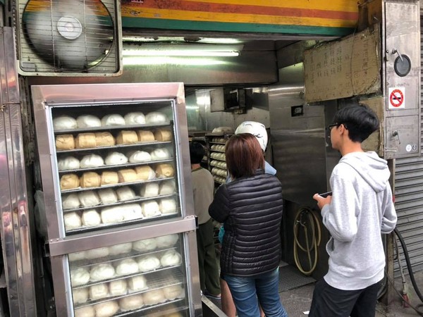 愛貪小便宜！老人「一口氣買30顆包子」結帳爆氣：怎麼沒多送？　店員「幽默化解又被狂問」網怒：已經很便宜了