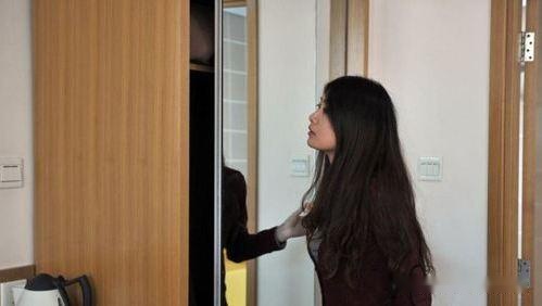 陪女上司出差！飯店只剩一間房「男子無奈打地鋪」　回到公司「卻被開除」老同事直搖頭：你犯了大忌