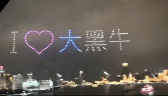 世紀大複合？李晨疑「豪花60萬包無人機」向范冰冰示愛慶生，空中字跡被瘋傳，雙方立刻發聲回應
