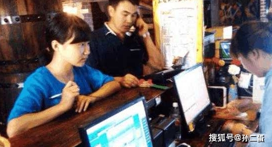 27歲女子去相親！男子「提前結賬」離開　 服務員過來說句話「讓女子滿臉尷尬」 ：活該一輩子找不到老婆