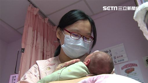 謝謝來當我的孩子！南投人妻「大學戀上黑手」8年連生5胎　「兒女圍繞撒嬌」：月薪3萬也很幸福