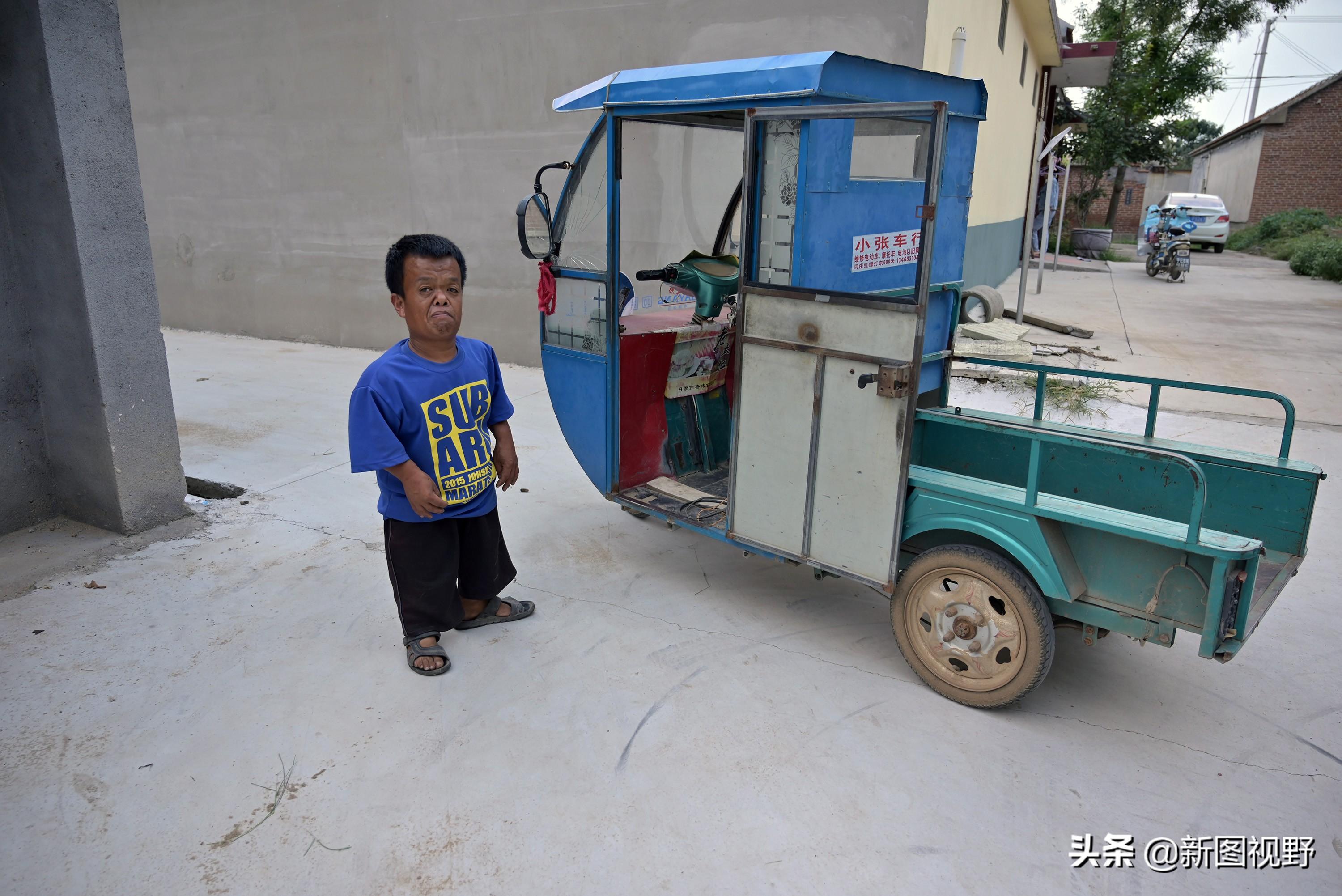 活出巨人的高度！120公分袖珍男子自強不息「靠修車養活自己」   暖心體貼貧苦：殘疾人修車免費