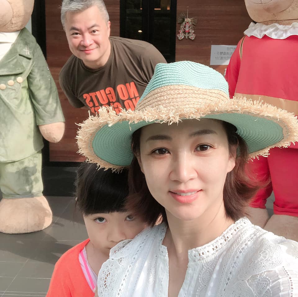 豪門尪「趁郁方南下拍戲」深夜和女助理太親密！她坦言「夫妻曾聊過離婚」：贍養費他說要我給