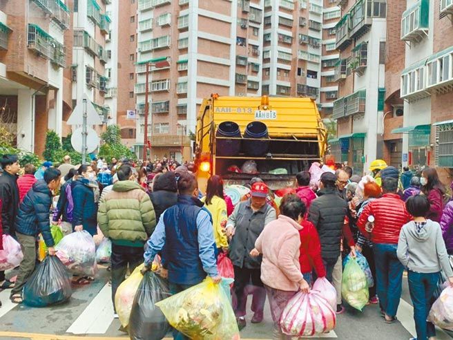 台灣人素質好高！他曬「台中居民倒垃圾美景」直呼：太神奇　「小細節見人品」網嘆各地差好多