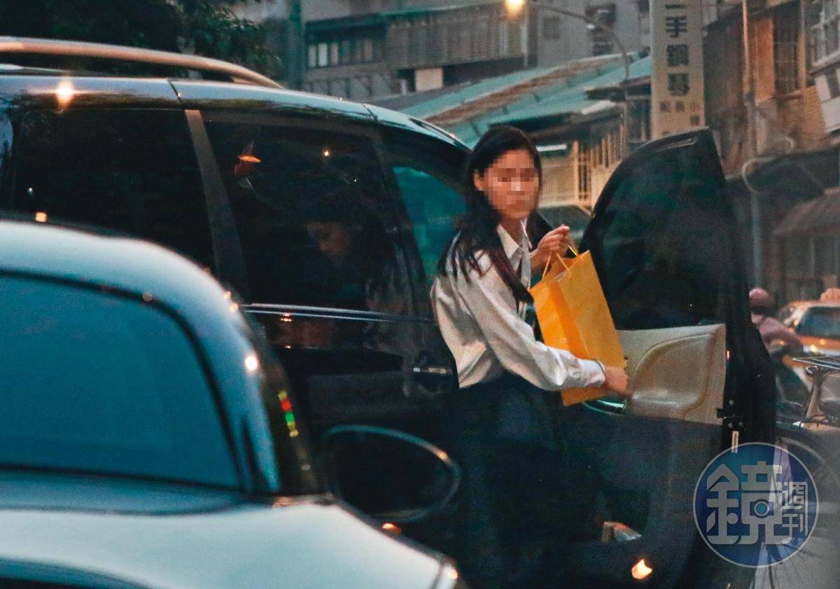 老婆不在就嗨了?郁方老公被拍「勾失婚女名媛」甜送回家 隔天續攤「又搭上女助理」郁方出面冷回應