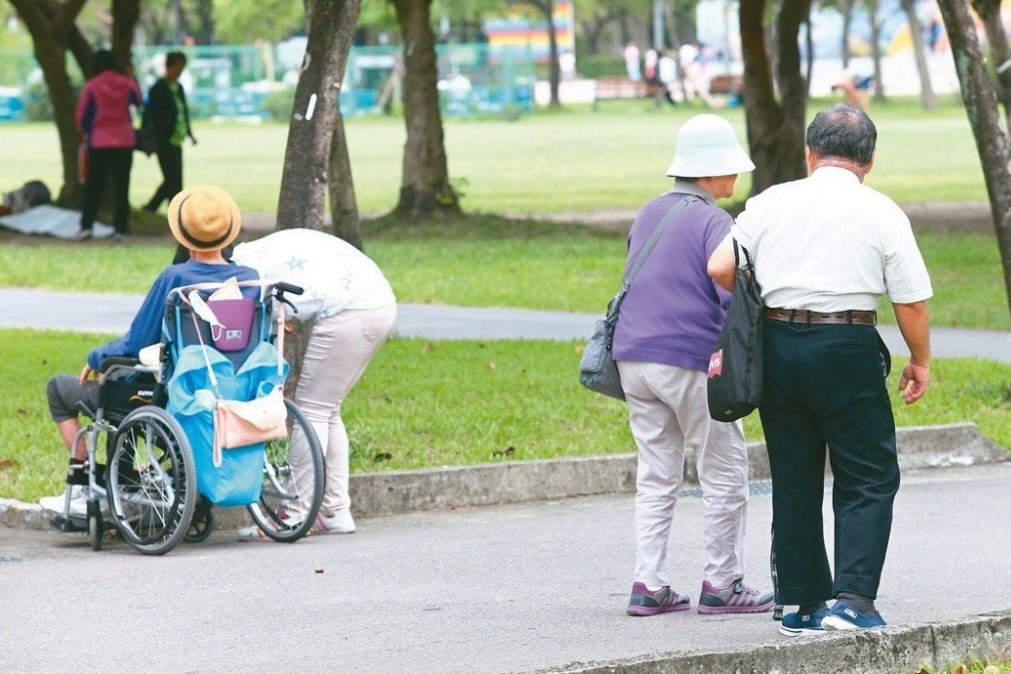 有錢不代表快樂！101歲阿嬤曝「養生秘訣並不難」　嘗盡酸甜苦辣坦言「別窮的只剩下錢」