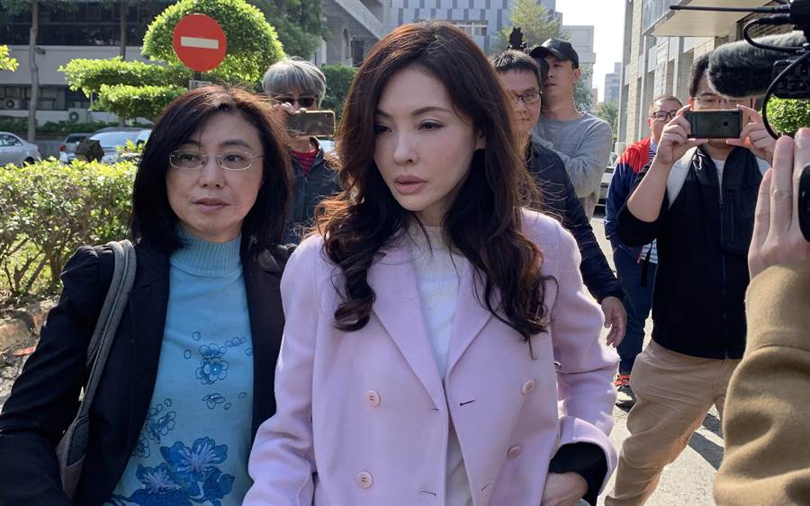 獨居7個月！何如芸難忘地震「衝兒房間找無人」當場淚崩　有感而發「好好經營感情存摺」人生是自己的