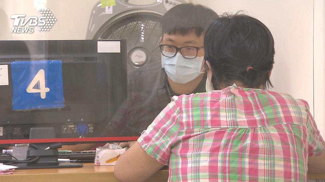 國民年金都沒繳？勞保局曝「缺繳將罰配偶」：先抽200人開單　「金額直逼半月薪水」民眾喊太不合理