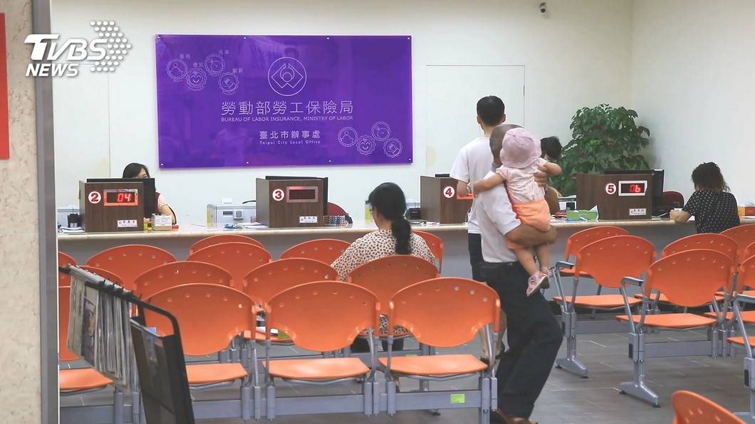 國民年金都沒繳？勞保局曝「缺繳將罰配偶」：先抽200人開單　「金額直逼半月薪水」民眾喊太不合理