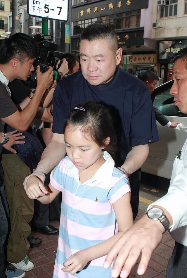 香港富豪劉鑾雄「與前妻17歲女」曝光！曾是最受寵女兒「獲贈上億鑽石」仍不開口喊爸　今曬芭蕾照氣質出眾