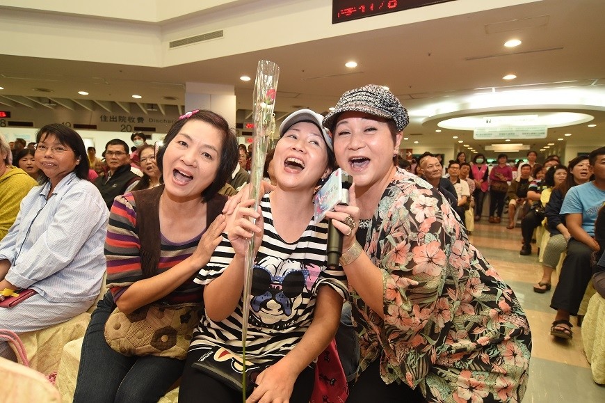 才嘆老友走太早！民歌才女邰肇玫「步好友後塵」沒掉一滴淚　「公開抗病過程」勉勵：你們不孤單