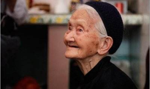 手足情深！96歲妹妹偷偷塞錢「給101歲哥哥」：買點好吃的　「兩人年事已高」珍惜每次相聚