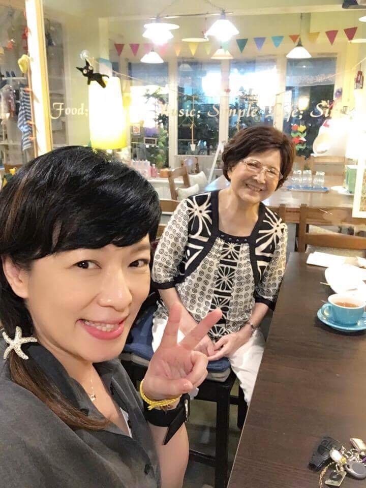 認小三當乾媽！趙詠華「19歲後沒見過生母」頓失親情　謝她陪伴30年「替抄心經祈福」：恩情還不完