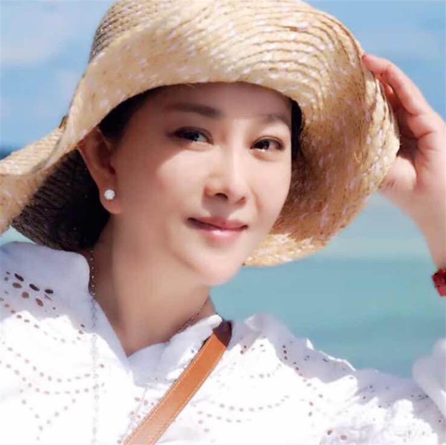 被誤會32年！《包青天》邱于庭「為子女還原真相」：從不是大哥女人　23歲帥兒「窩心伴母身旁」懂事惹心疼