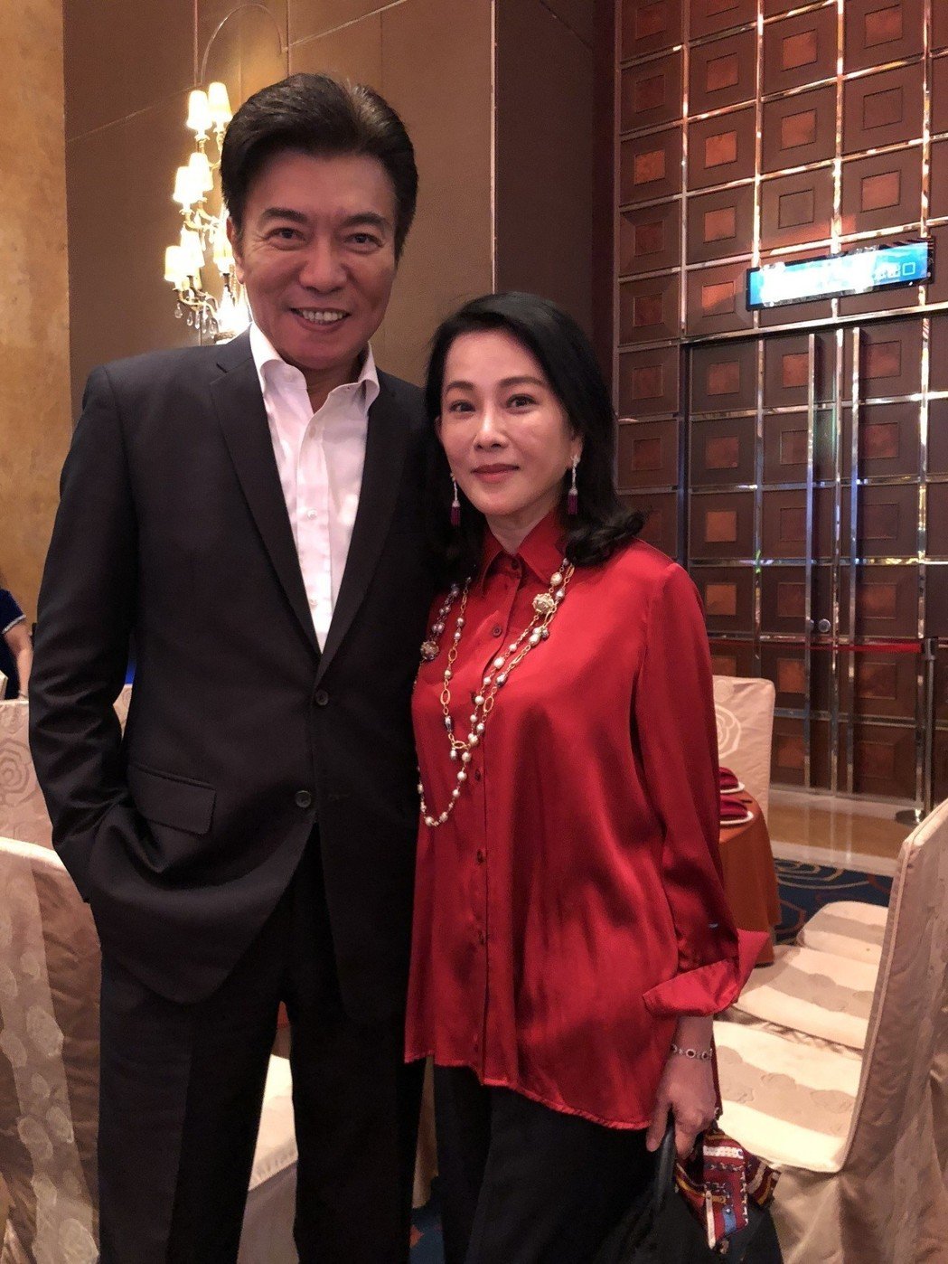 被誤會32年！《包青天》邱于庭「為子女還原真相」：從不是大哥女人　23歲帥兒「窩心伴母身旁」懂事惹心疼