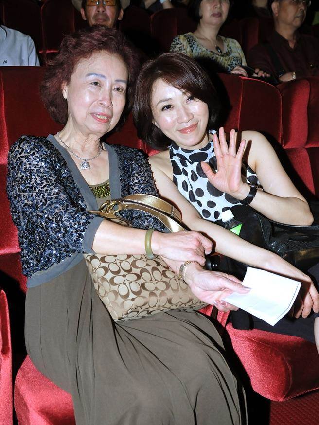 一生最痛！李翊君親妹驟逝「含淚照顧白髮母」好好振作　首曝「強忍22年心聲」化小愛為大愛