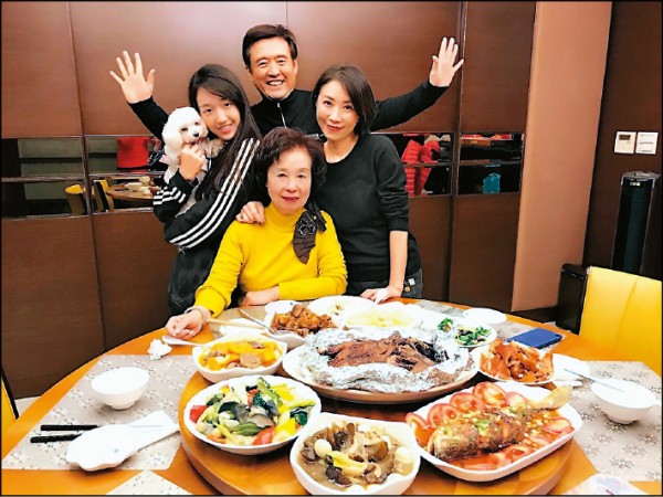一生最痛！李翊君親妹驟逝「含淚照顧白髮母」好好振作　首曝「強忍22年心聲」化小愛為大愛