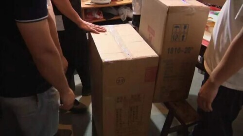 人間真情！女孩上大學「35位爸爸」特別請假組團送行　「無悔照顧她14年」背後故事網感動：女孩很幸福