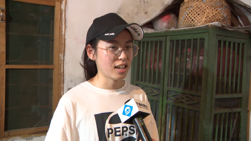 人間真情！女孩上大學「35位爸爸」特別請假組團送行　「無悔照顧她14年」背後故事網感動：女孩很幸福