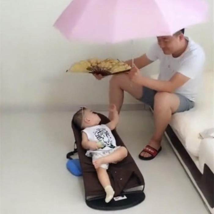 媽媽和閨蜜出門逛街！將1歲兒子交給新手爸爸　回家開門看清「父子共處模式」瞬間笑翻：你們在幹嘛