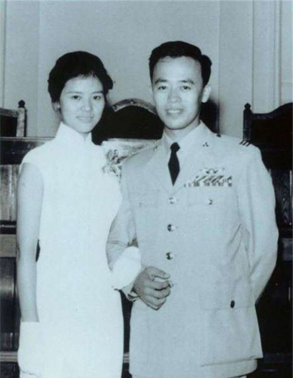 22歲嫁給初戀！歸亞蕾甜喊「結婚54年，就幸福54年」　公開「婚姻秘訣」：其實很簡單